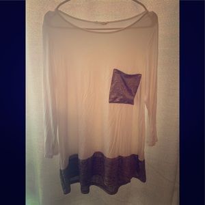 Three quarter link shirt . Flowy.